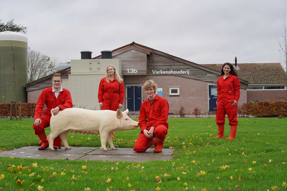 Studenten Aeres Hogeschool Dronten kiezen voor WellFarrowing vrijloop kraamhokken